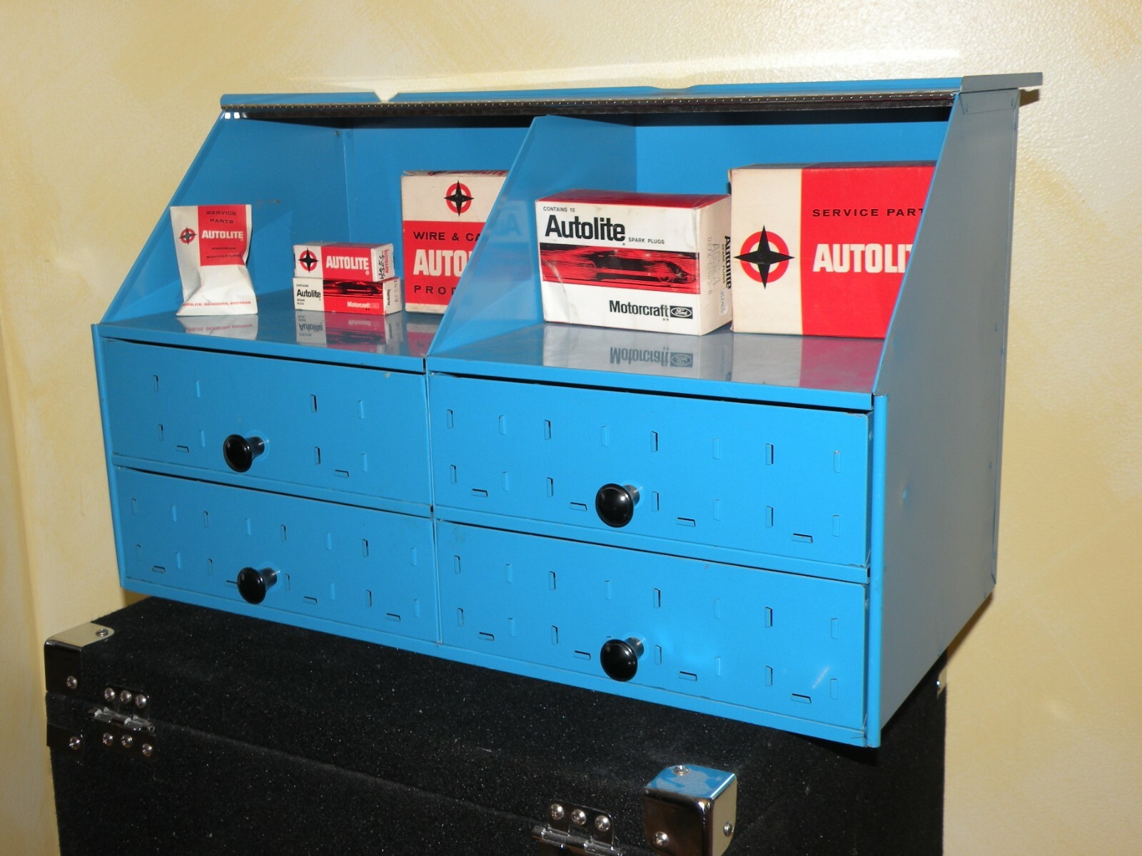 Auto-Lite Vintage Parts CABINET DISPLAY SIGN W/Vintage Box Gasket Set Spark Plug