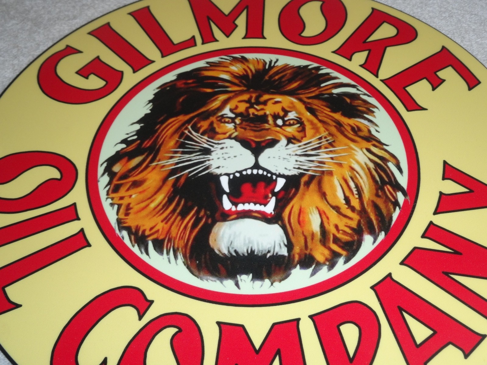 VINTAGE GILMORE OIL COMPANY LION GROWLING 11 3/4″ PORCELAIN METAL GASOLINE SIGN!