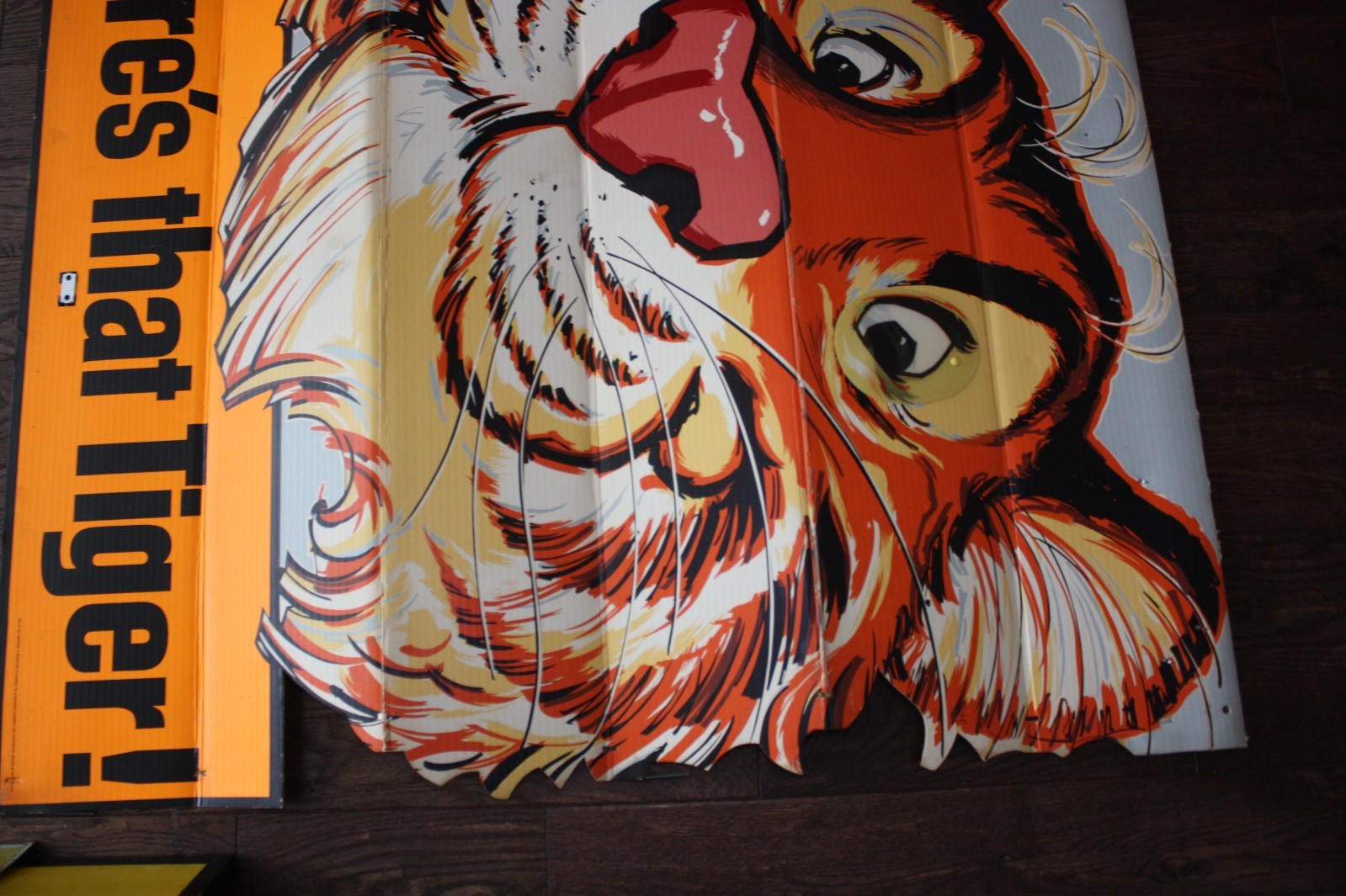 LARGE VINTAGE HUMBLE OIL ESSO TIGER ADVERTISING SIGN LENTCULAR WINKING EYE RARE