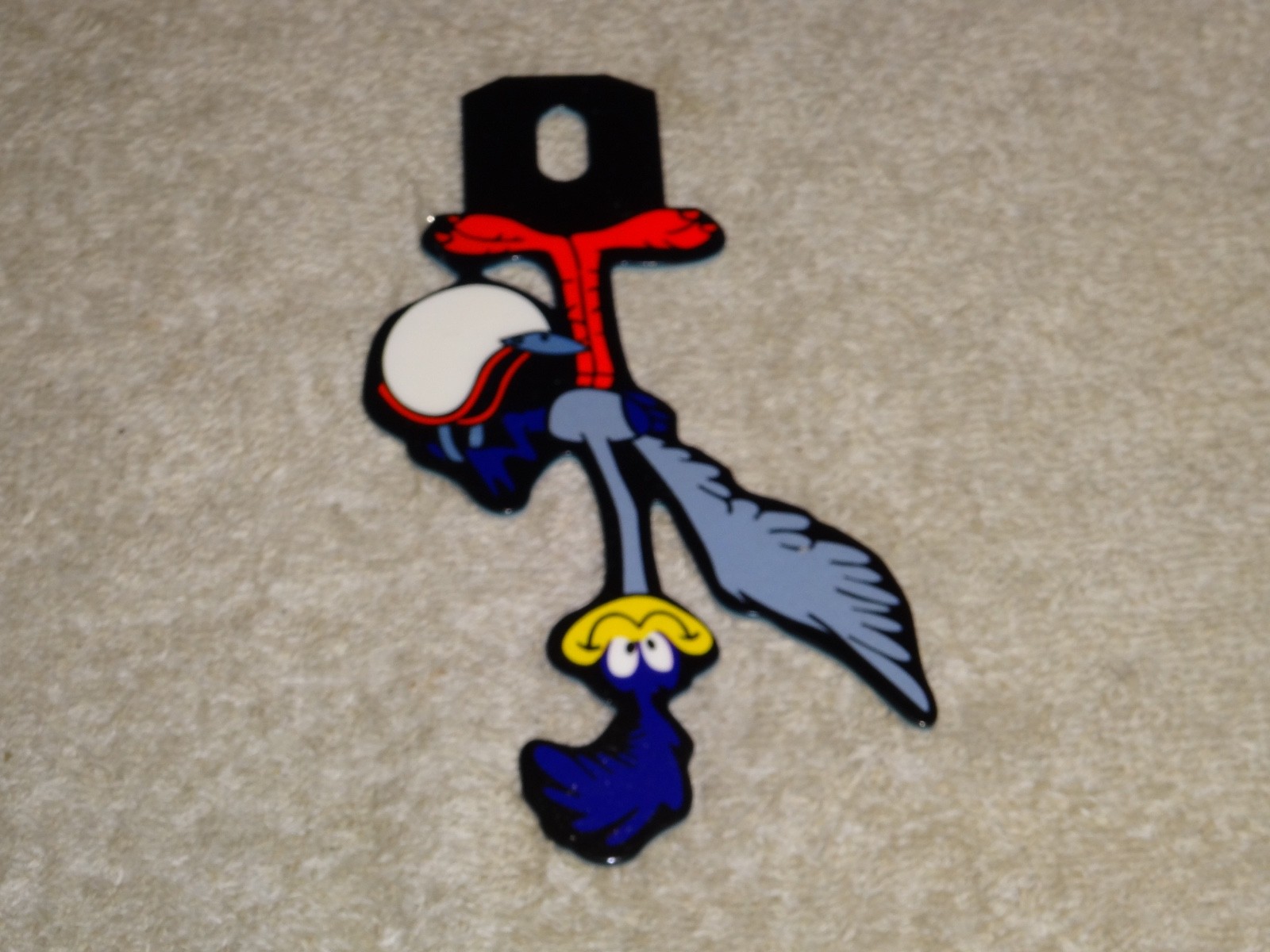 VINTAGE ROAD RUNNER LOONEY TUNES 5″ METAL GASOLINE OIL LICENSE PLATE TOPPER SIGN