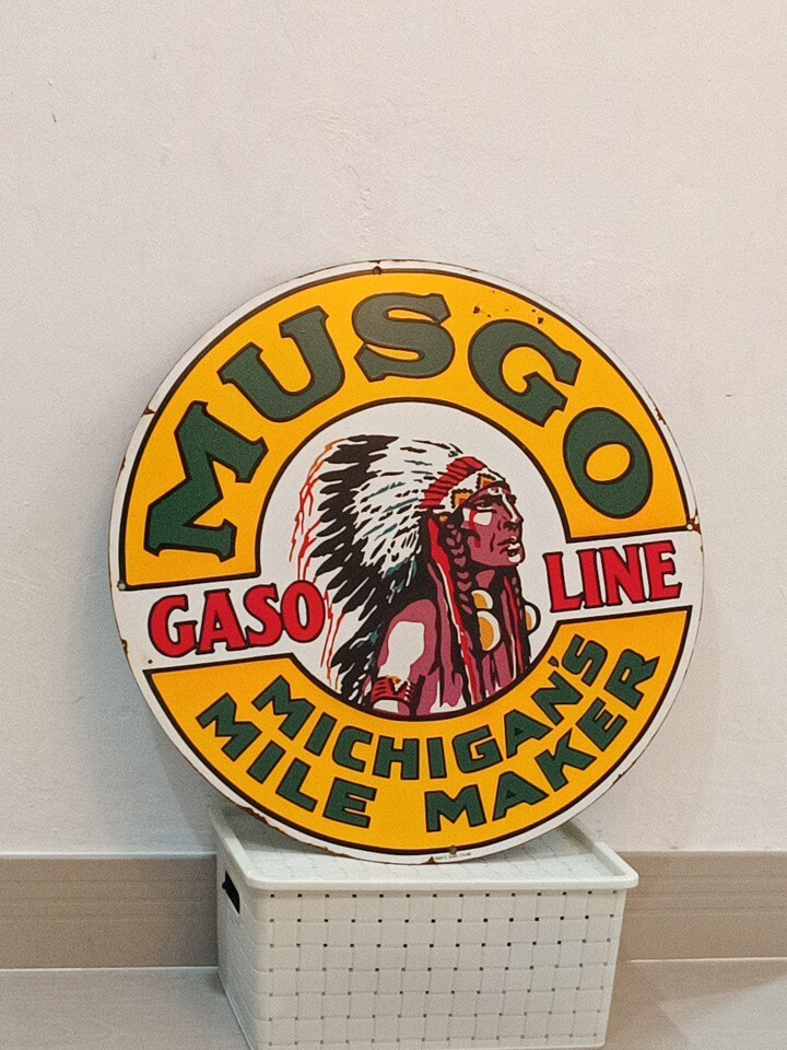 NO PORCELAIN Musgo Gasoline Gas Michigan’s Mile Maker ENAMEL SIGN 50 Cm diameter