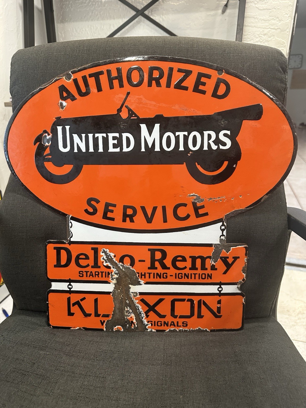 Vintage UNITED MOTORS Delco Remy Klaxon Porcelain Sign Authorized Service Rare