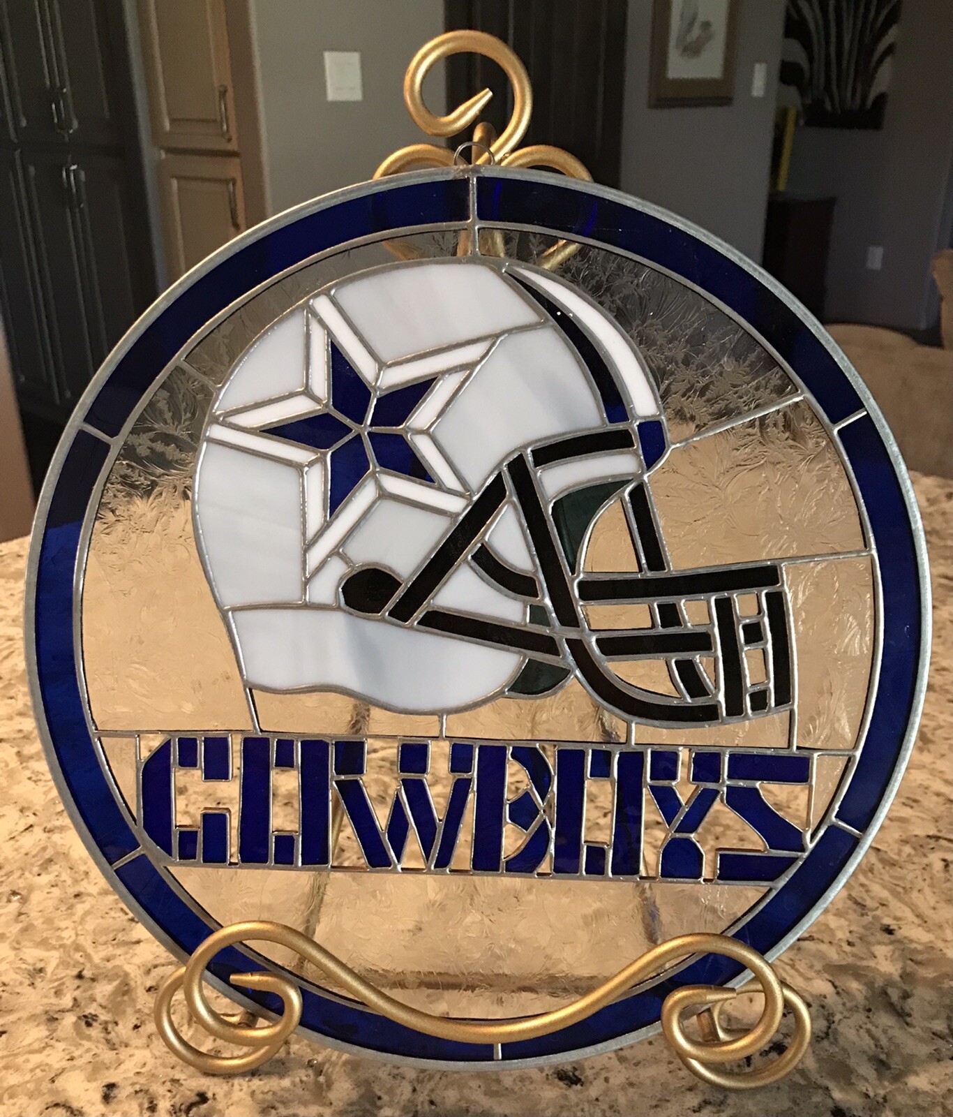 VINTAGE DALLAS COWBOY’S 113/4 INCH ROUND HANDCRAFTED STAINED GLASS SIGN