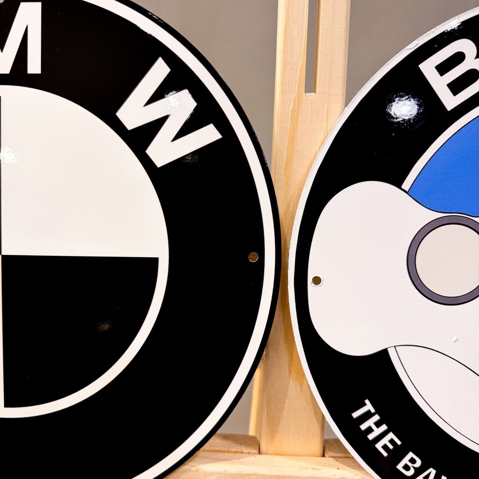 BMW Black Logo & Bavarian Motor Works Heavy Metal Sign Set – 30 cm (11.8”)