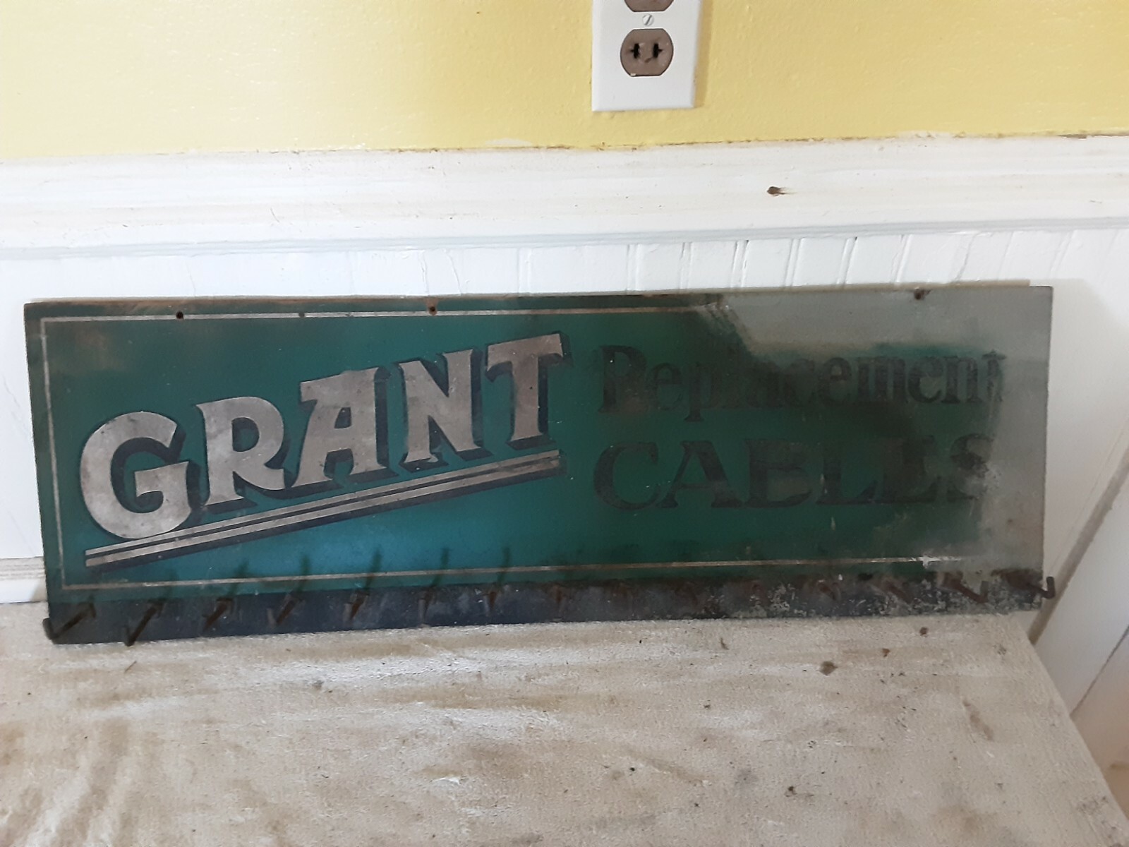 VINTAGE**RARE** 1940’s GRANT REPLACEMENT CABLES MASONITE SIGN GARAGE KEY HOLDER