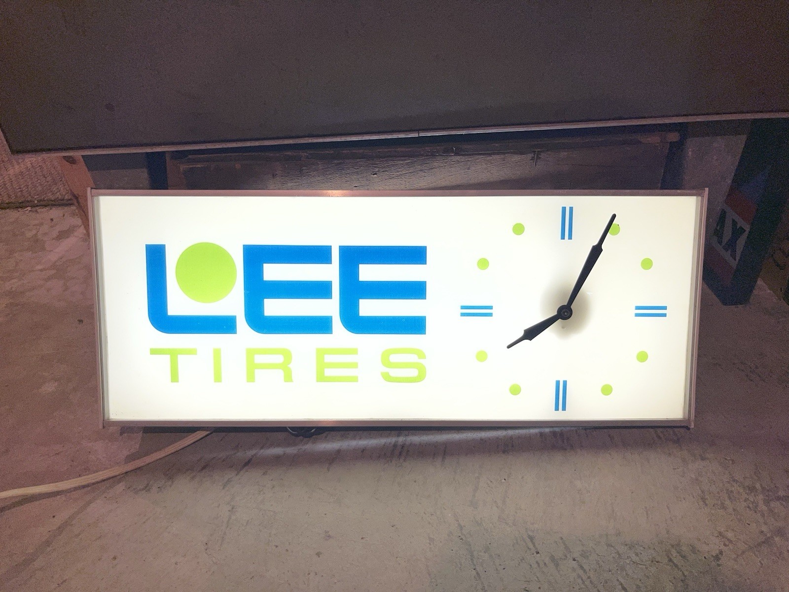 Vintage Lee Tires Clock