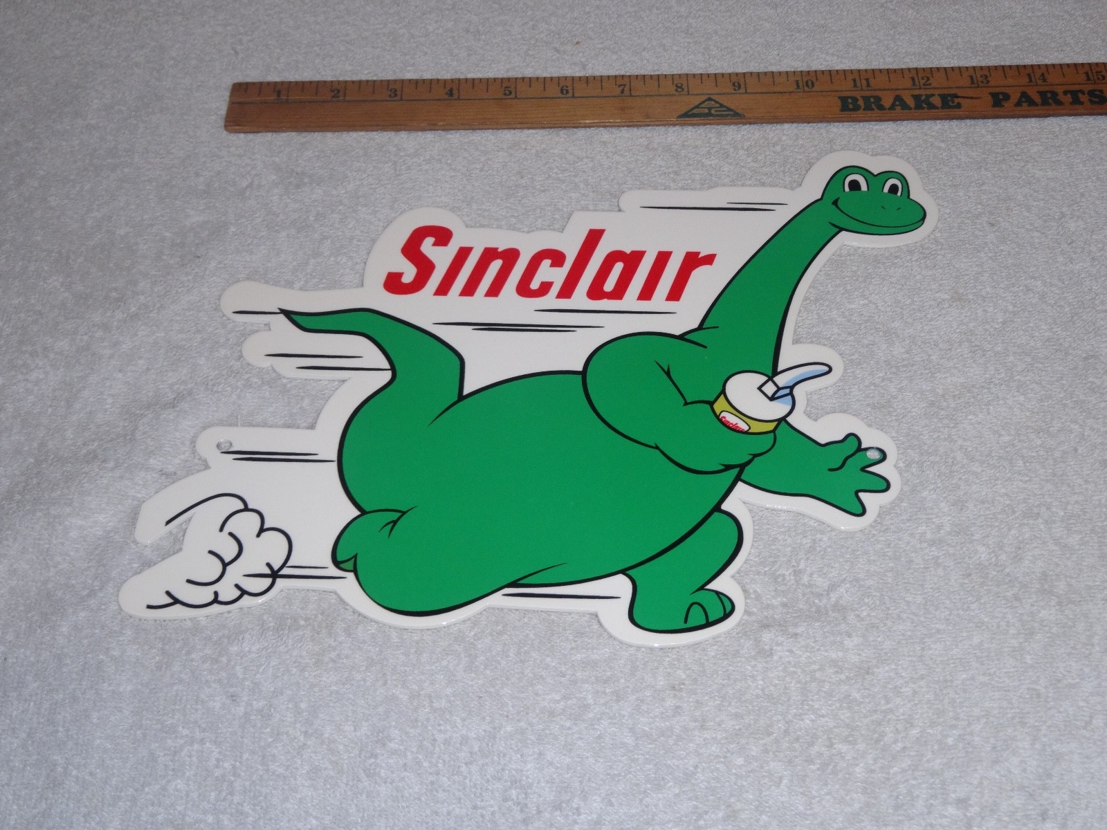VINTAGE DINO THE DINOSAUR RUNNING W/ OIL 14″ X 10″ METAL SINCLAIR GASOLINE SIGN!