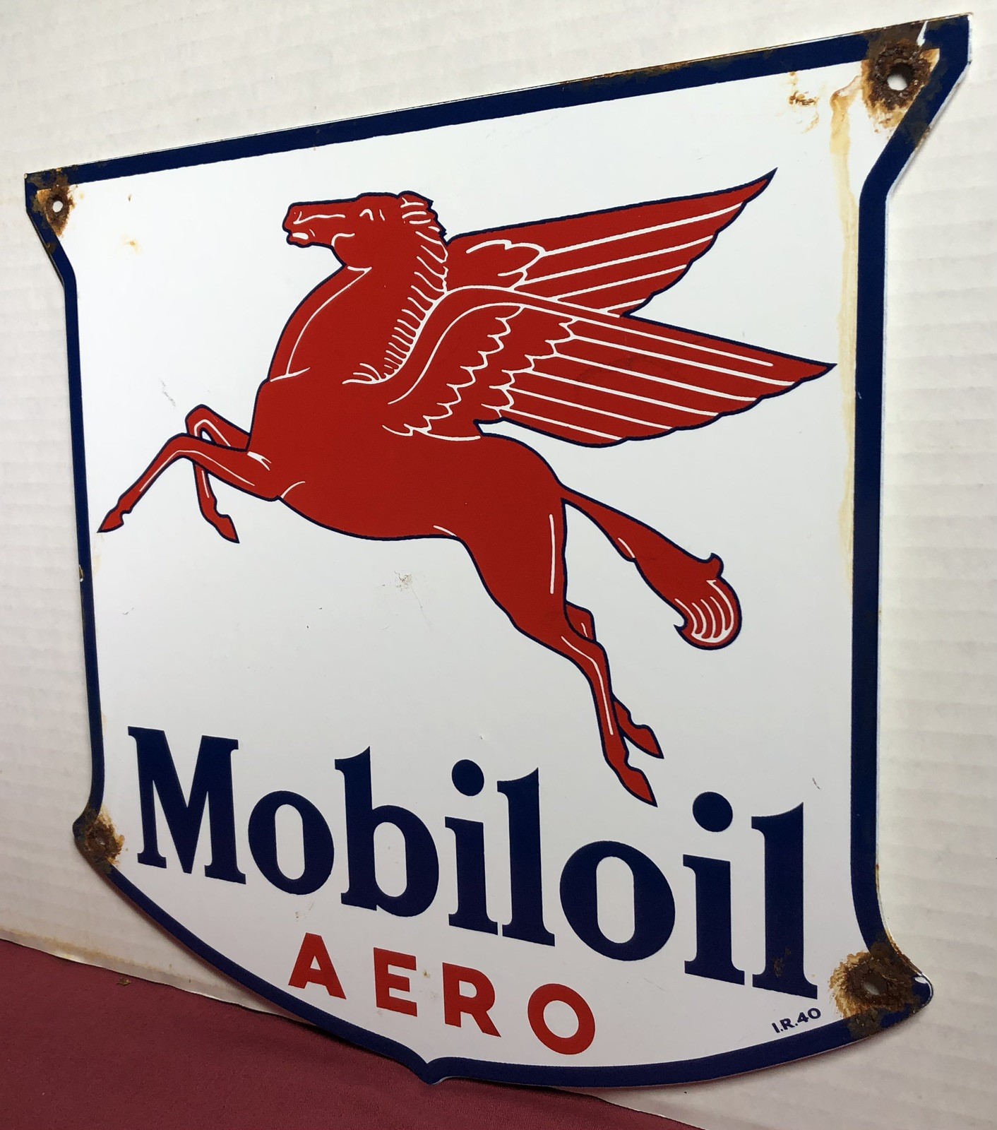 VINTAGE 1940 DATED MOBILOIL AERO 12.5” PORCELAIN GAS GASOLINE PEGASUS SIGN