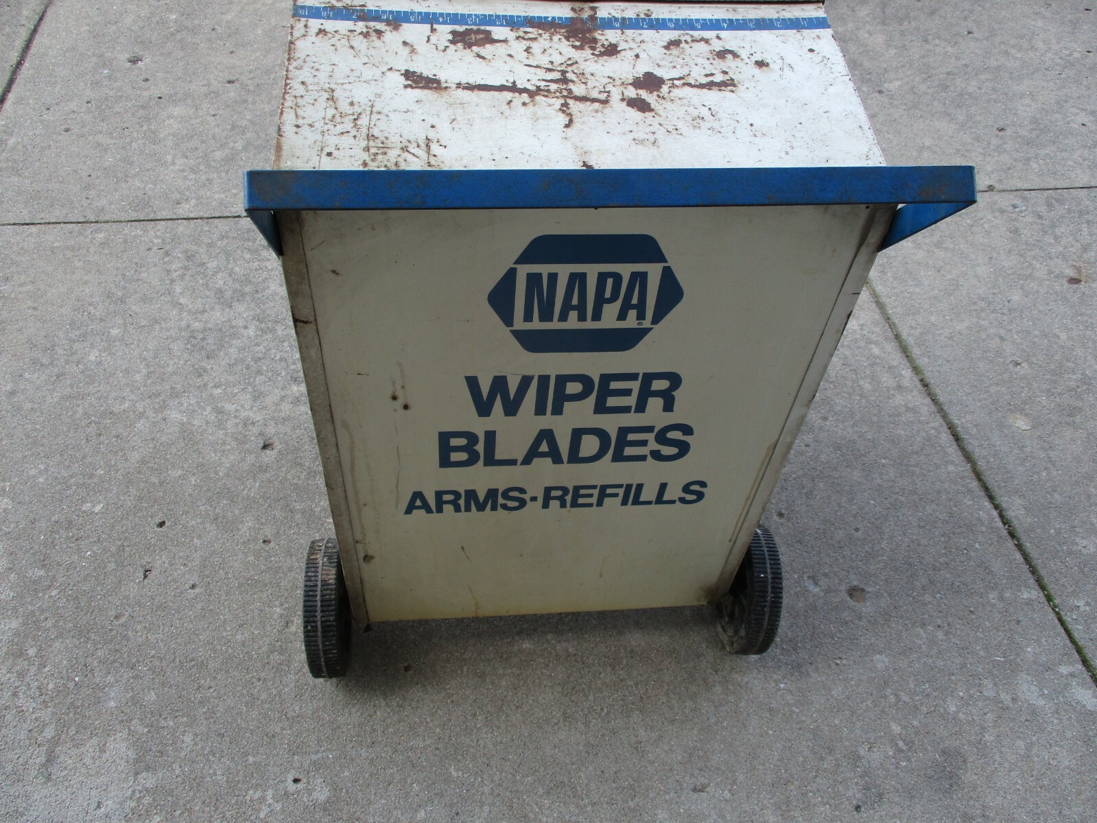 1970’s NAPA Wiper Blades Service Station Display Cabinet – Gas & Oil Vintage