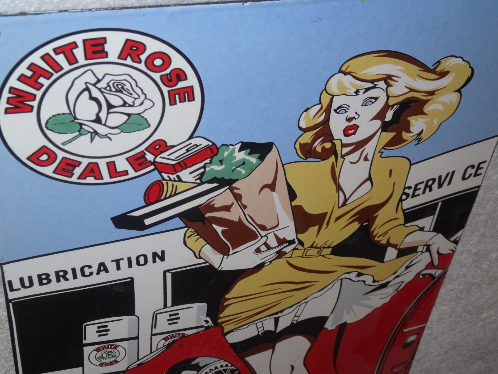 VINTAGE WENDY WHITE ROSE WOMAN CONVERTIBLE 16″ PORCELAIN METAL GASOLINE OIL SIGN