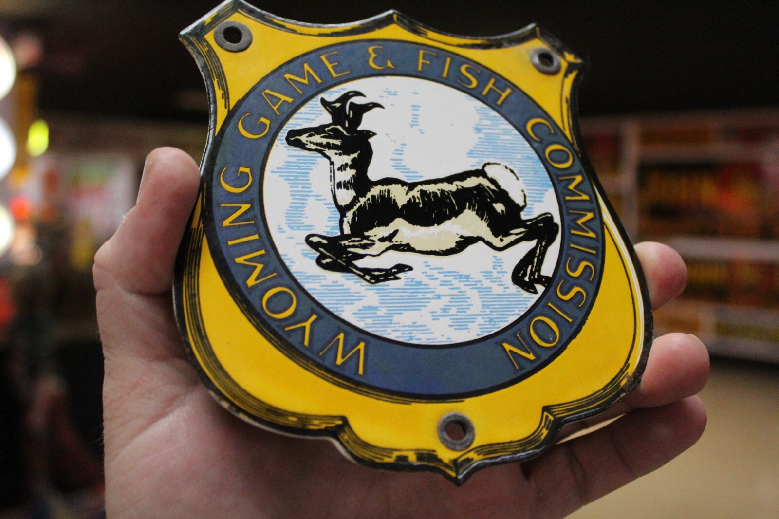 RARE WYOMING GAME FISH COMMISSION SHEILD PORCELAIN METAL SIGN CAMPING PARK AMMO