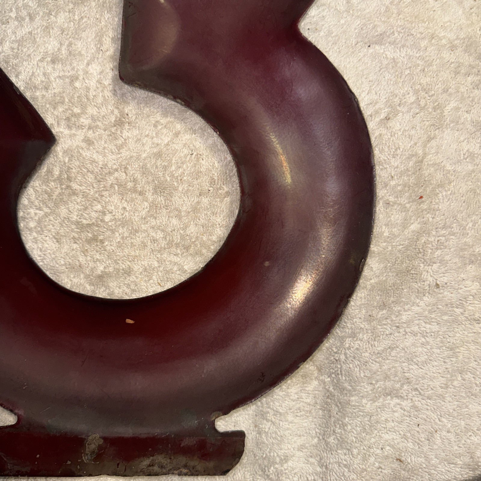 VINTAGE MAROON PORCELAIN AMPERSAND GAS STATION METAL LETTER & SIGN Great Conditi