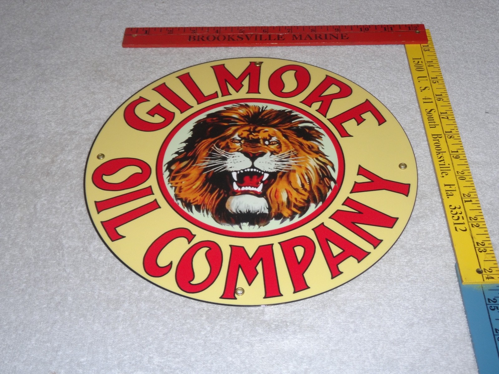VINTAGE GILMORE OIL COMPANY LION GROWLING 11 3/4″ PORCELAIN METAL GASOLINE SIGN!