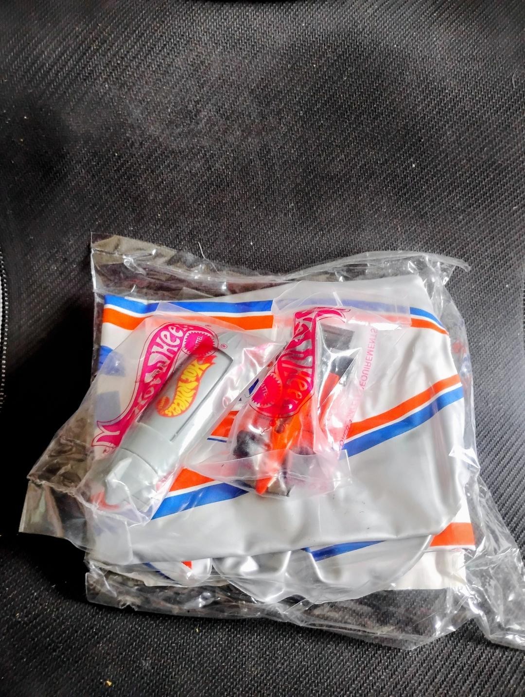 unopened oil company 24-inch inflatable blimp, hot Wheel mini blimp and car