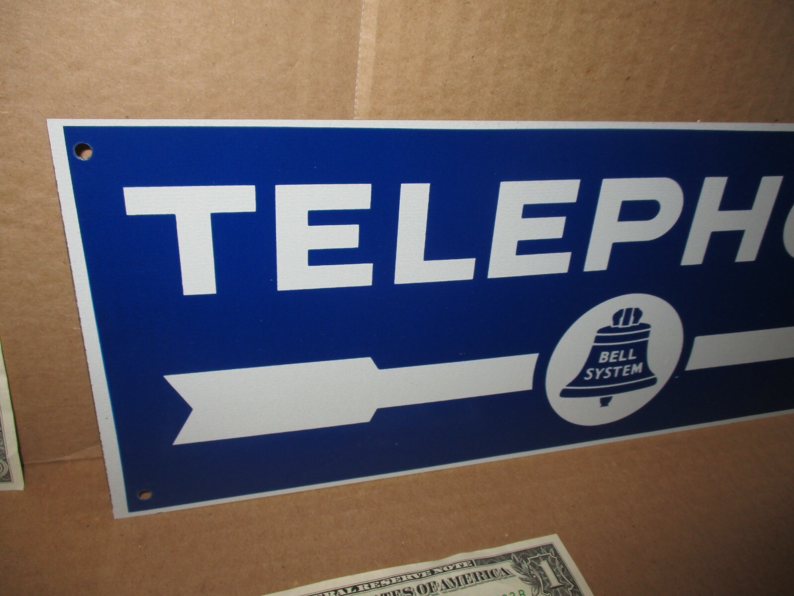 TELEPHONE — ARROW SIGN – Points to the Right -17″ Wide X 6″ Tall – WHITE & BLUE
