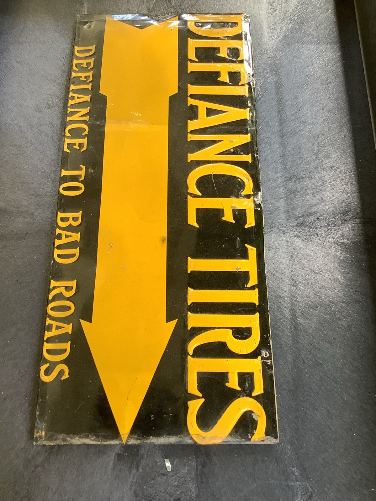 Defiance Tire Tin Tacker Sign 1920s 30s #3 (Shx)