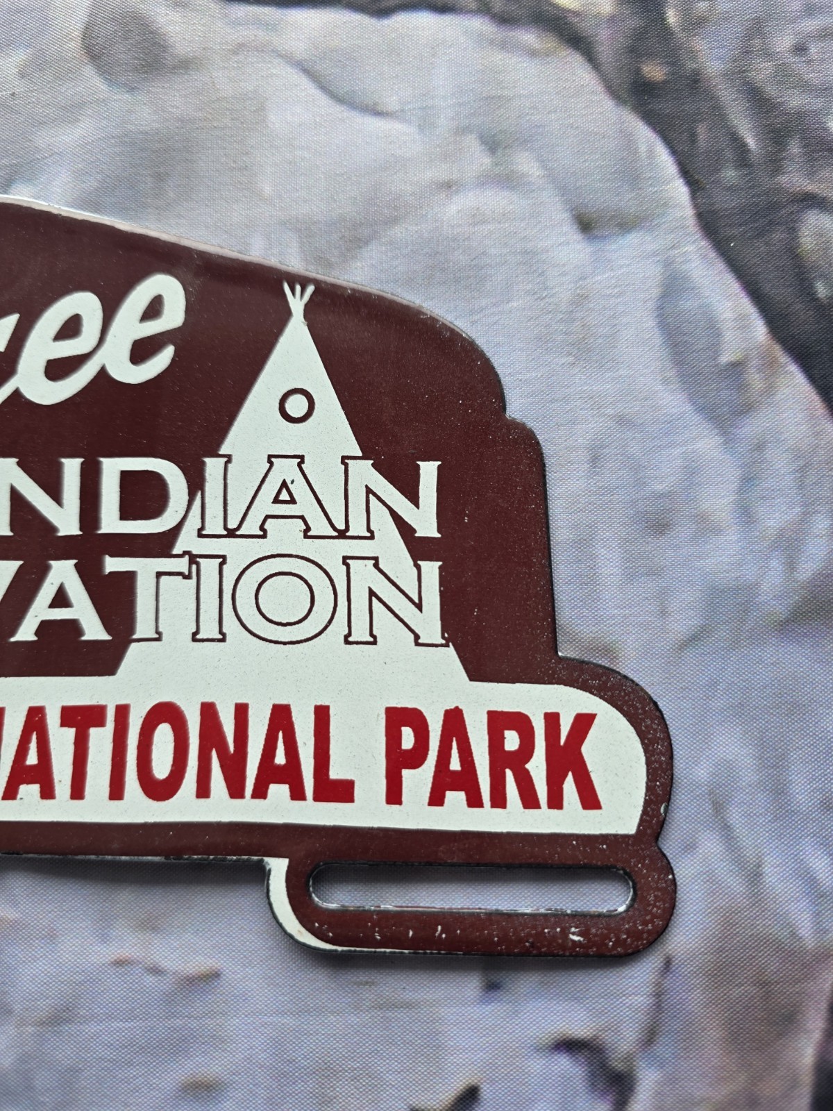 VINTAGE CHEROKEE INDIAN NATION LICENSE PLATE TOPPER PORCELAIN 10″×5″.