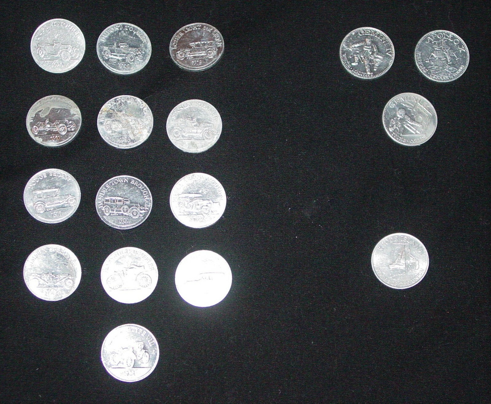 17 VINTAGE 1960’s / 1970’s SUNOCO GAS COLLECTOR TOKENS -CARS-MAN IN SPACE-STATES
