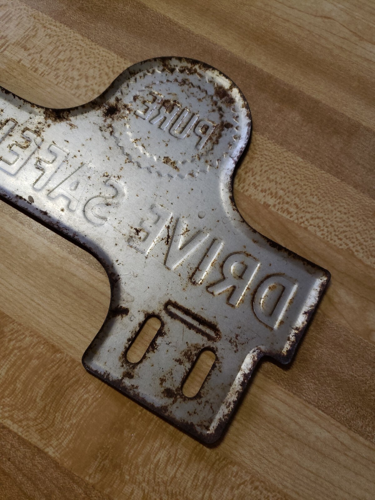 ORIGIONAL PURE OIL COMPANY PLATE TOPPER PAINTED WITH RAISED LETTERS