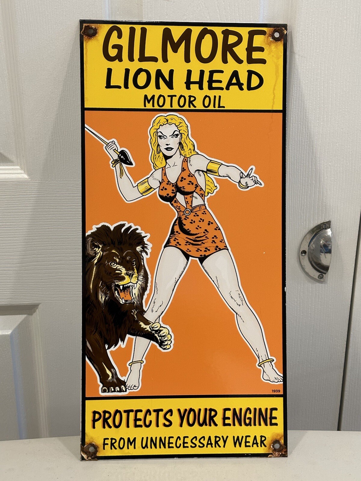 LARGE VINTAGE 1939 DATED GILMORE LION HEAD MOTOR OIL PORCELAIN SIGN