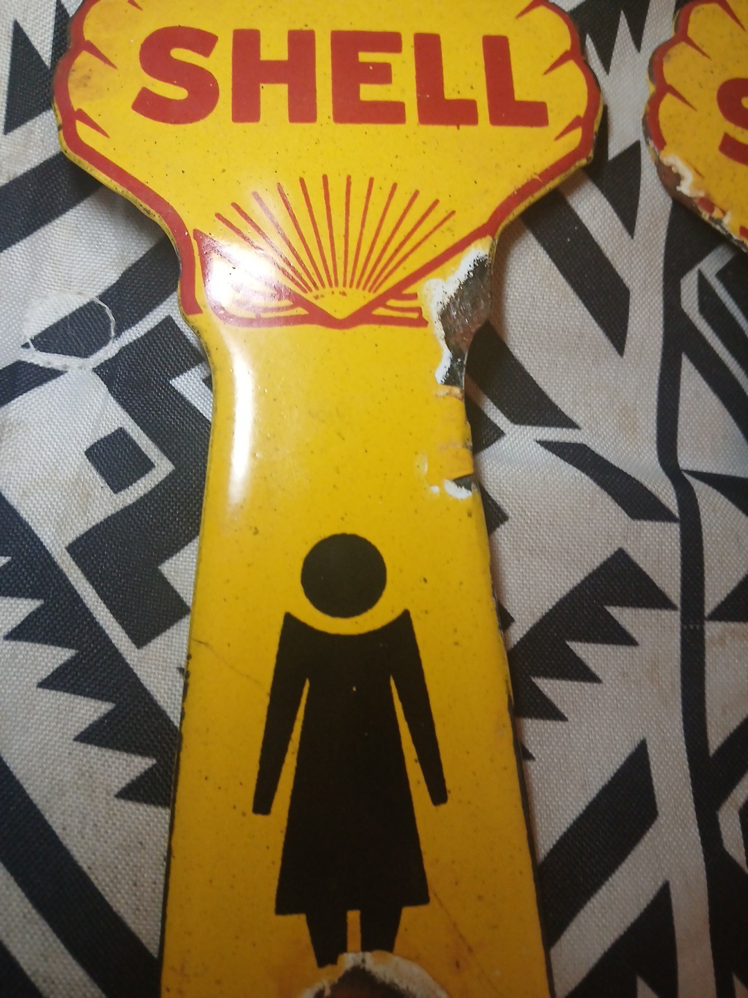 VINTAGE SHELL RESTROOM KEY HOLDER SET PORCELAIN SIGN CAR GAS OIL MOTORCYCLE