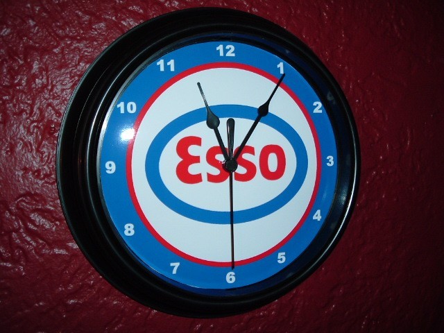 Esso Oil Gas Service Station Garage Mechanic Man Cave Advertising Clock Sign