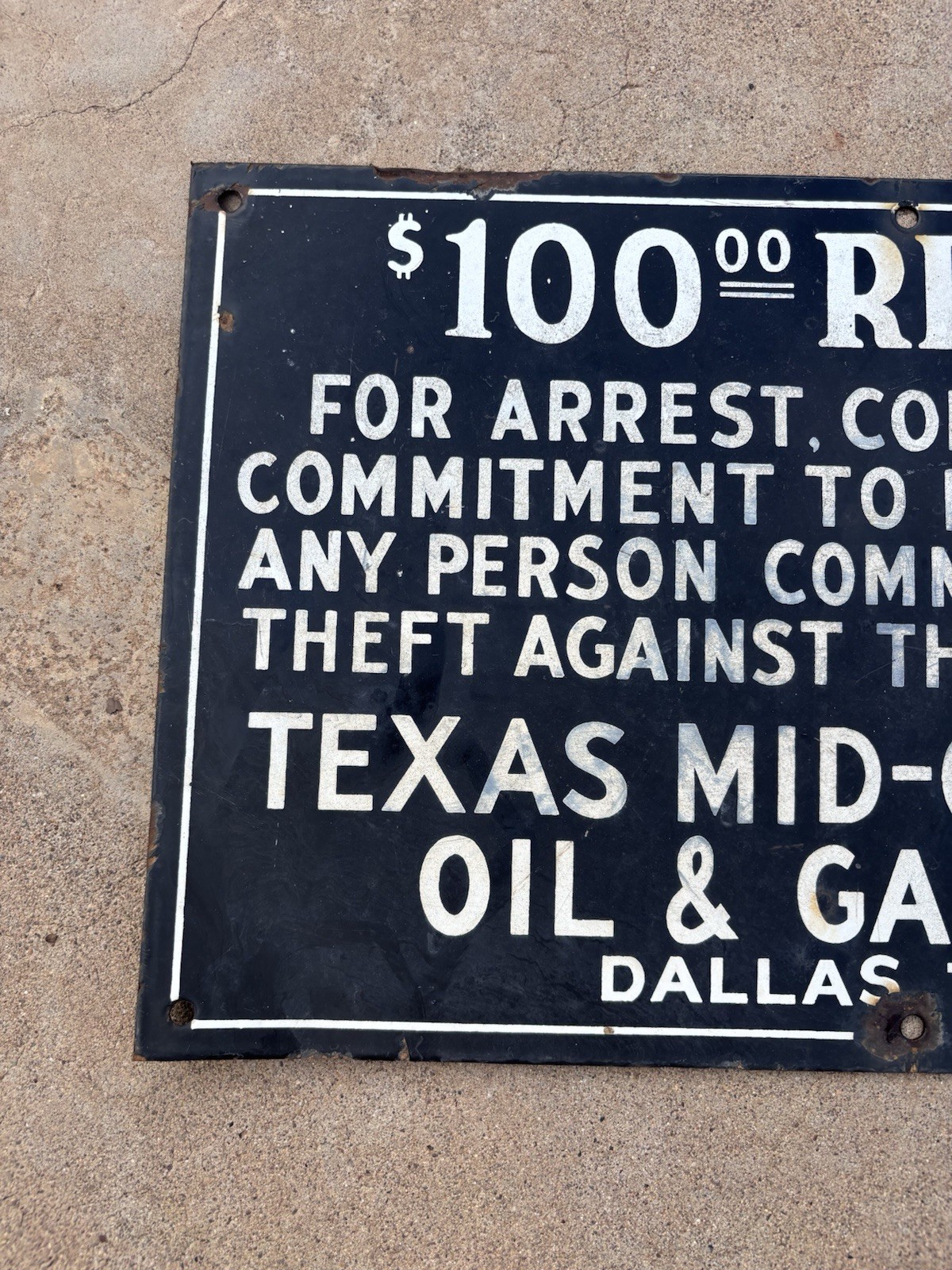 Texas Mid-Continent Oil & Gas $100 Reward 1940’s porcelain 18×11 sign