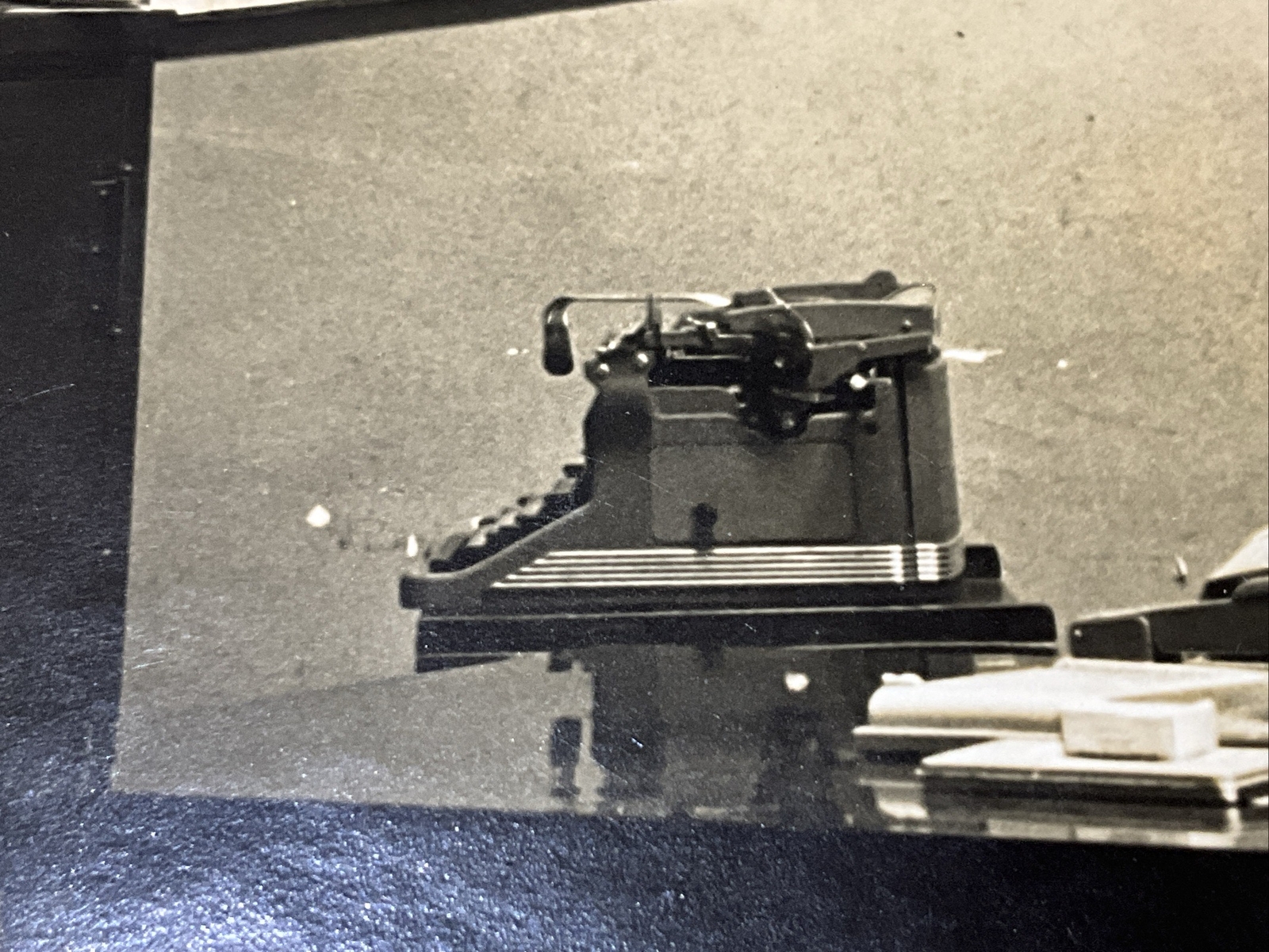 1960 ORIGINAL PHOTO 8×10 OFFICE W/ ESSO STANDARD OIL ALMANAC TYPEWRITER MAP ETC