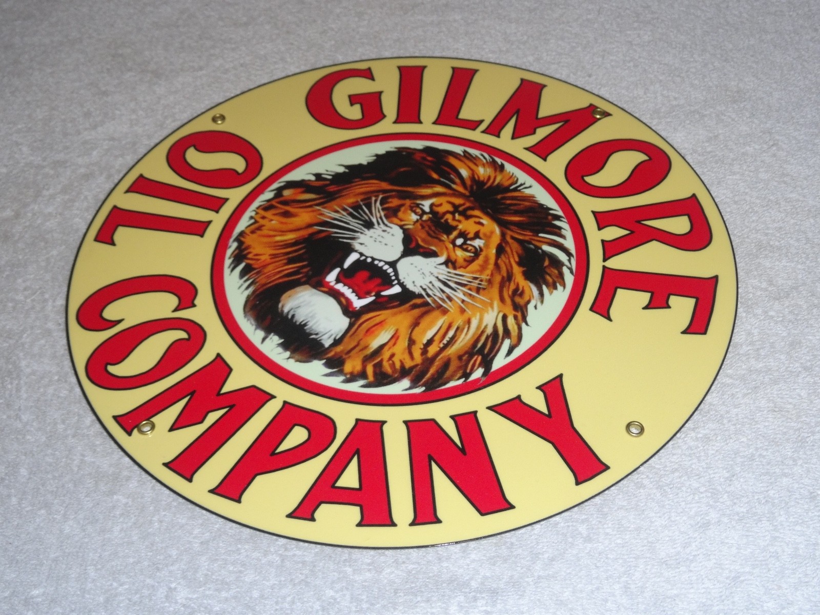 VINTAGE GILMORE OIL COMPANY LION GROWLING 11 3/4″ PORCELAIN METAL GASOLINE SIGN!