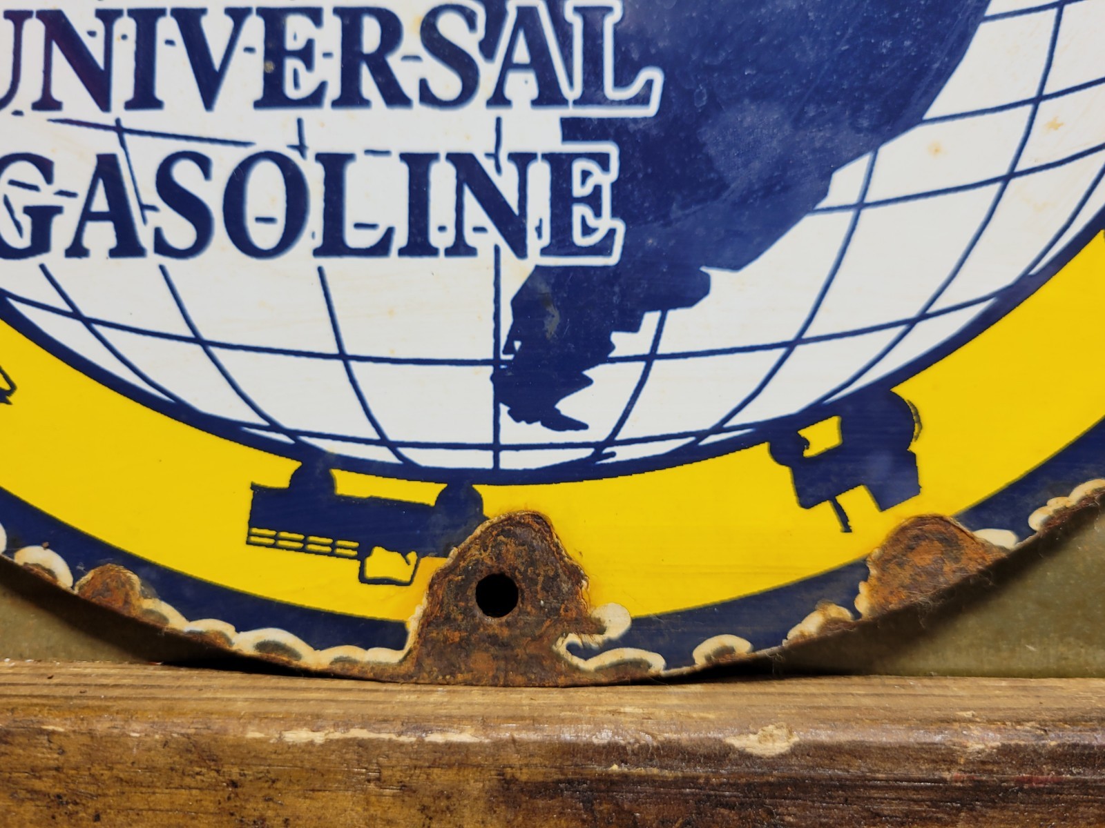 VINTAGE GLOBE PORCELAIN SIGN OLD UNIVERSAL GAS PUMP PLATE SERVICE STATION 12″