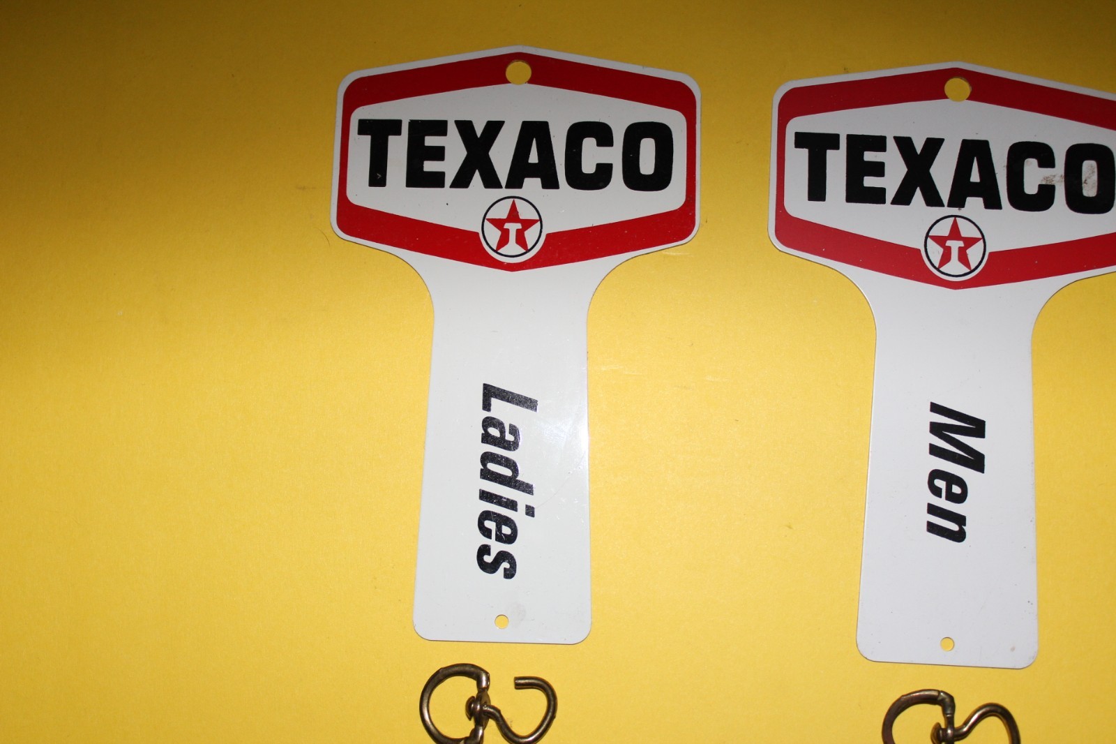 NOS Texaco Oil Company “VINTAGE ORIGINAL ” Restroom Key Fob W/Key Holder Set