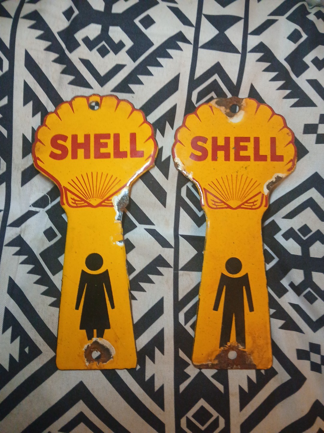 VINTAGE SHELL RESTROOM KEY HOLDER SET PORCELAIN SIGN CAR GAS OIL MOTORCYCLE