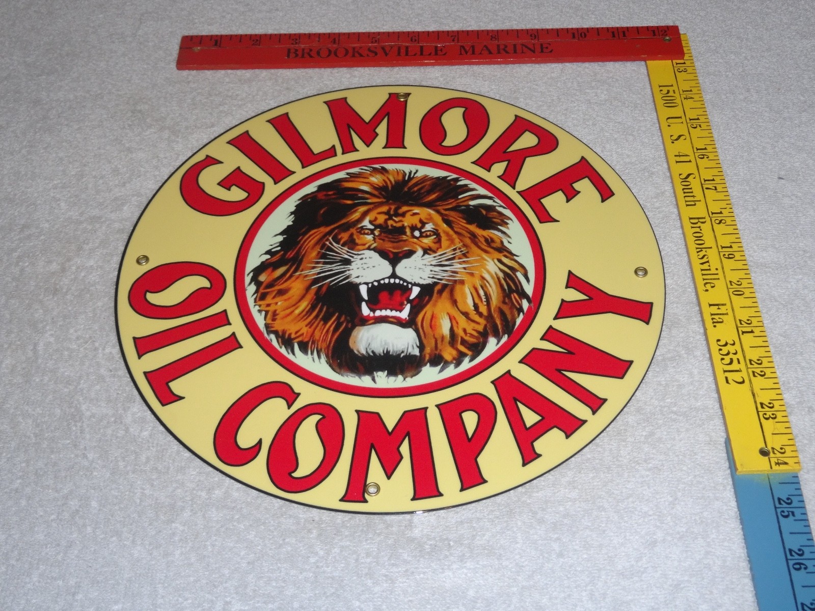 VINTAGE GILMORE OIL COMPANY LION GROWLING 11 3/4″ PORCELAIN METAL GASOLINE SIGN!