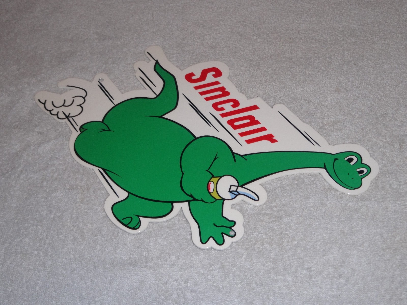 VINTAGE DINO THE DINOSAUR RUNNING W/ OIL 14″ X 10″ METAL SINCLAIR GASOLINE SIGN!