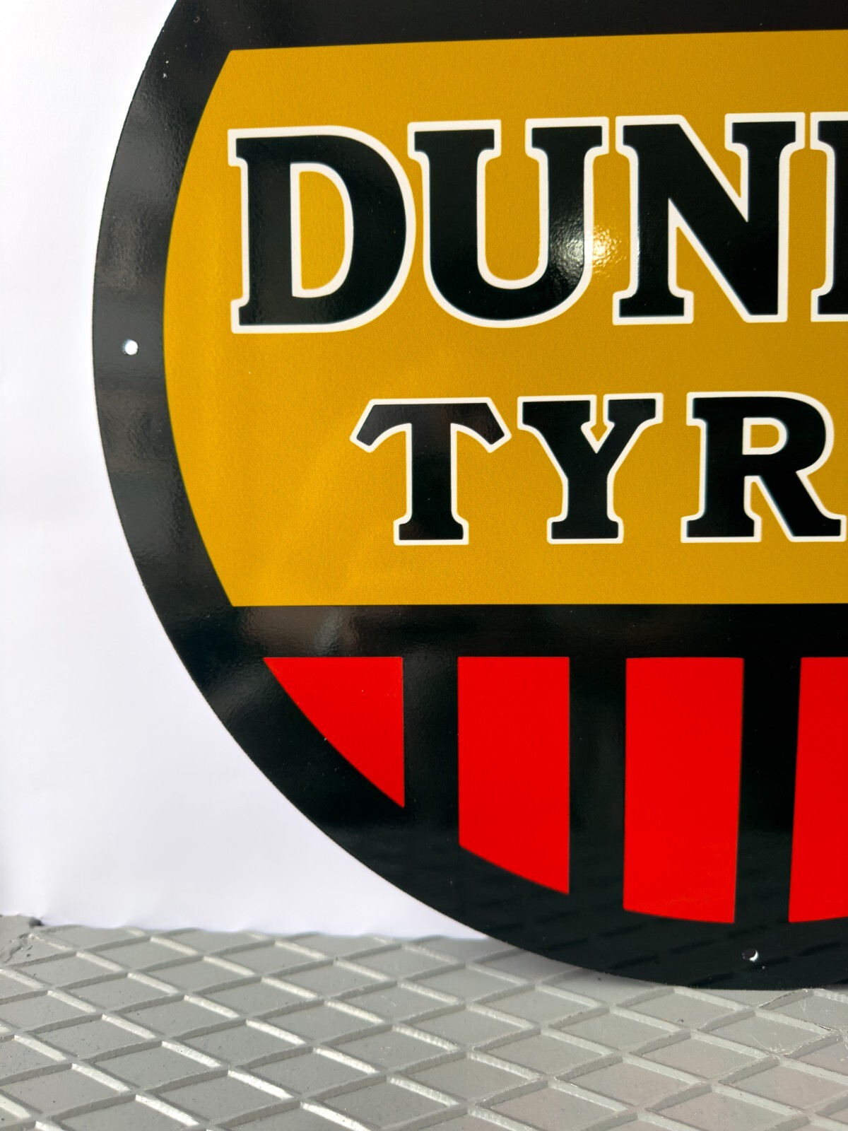 Dunlop Tyres Vintage Heavy Metal Sign XL – 19.7″ (50cm)