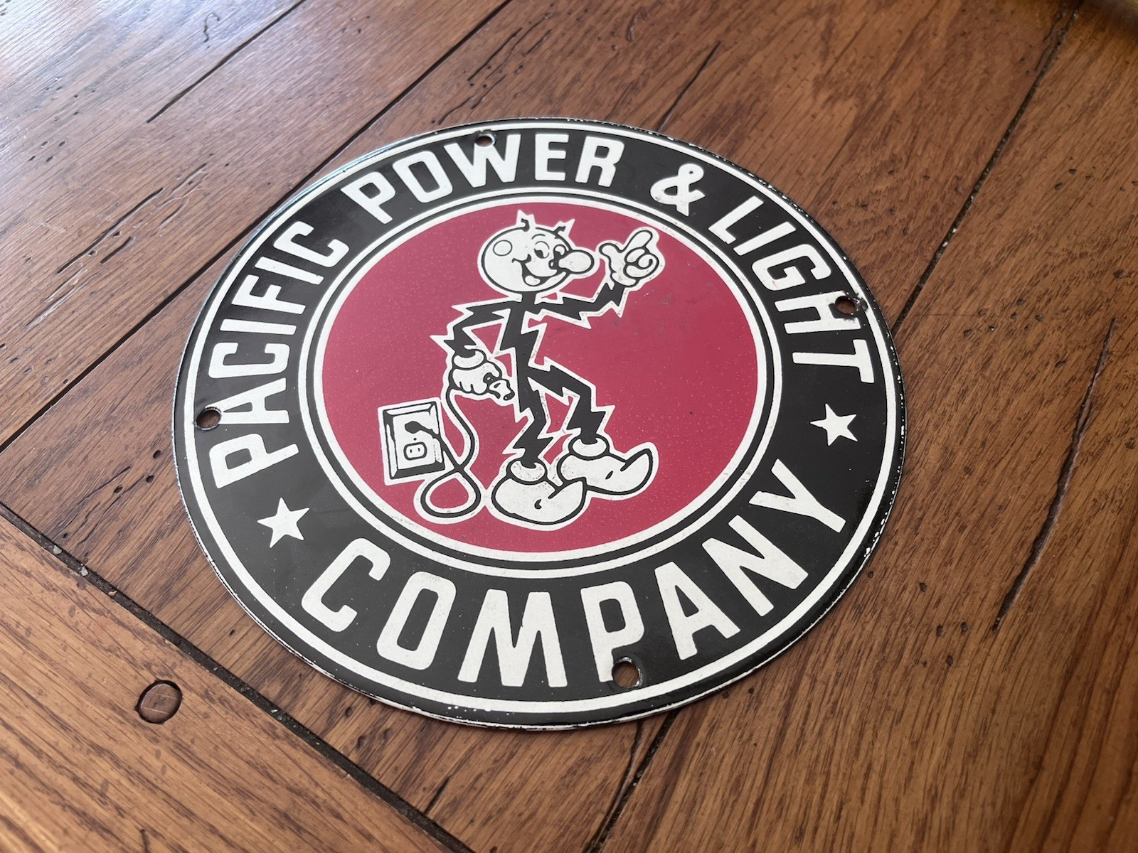 COOL REDDY KILOWATT PACIFIC POWER & LIGHT COMPANY PORCELAIN SIGN OIL 8″ ROUND