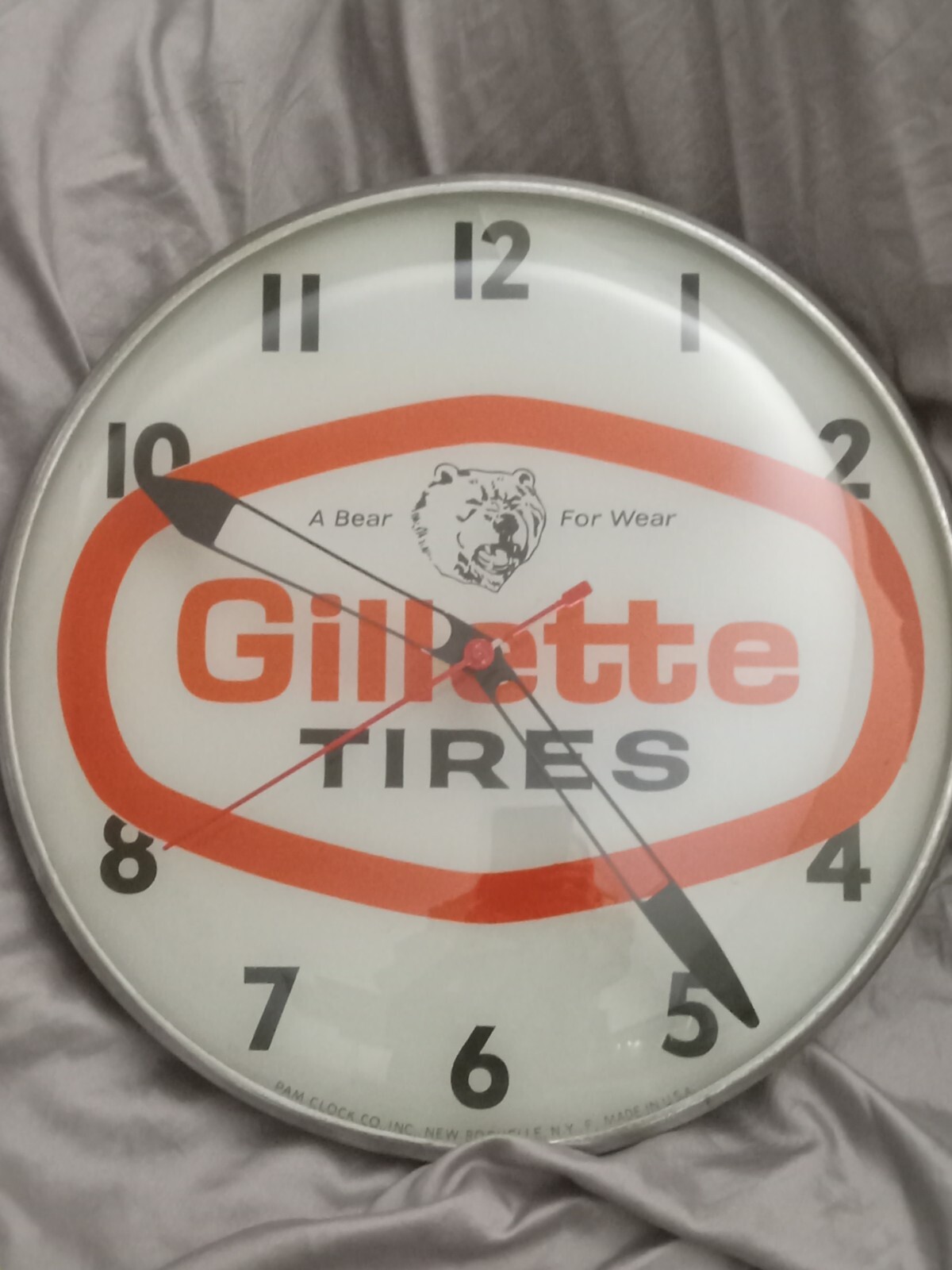 GILLETTE TIRES ADVERTISEMENT PAM CLOCK ORIGINAL AND IN GREAT SHAPE