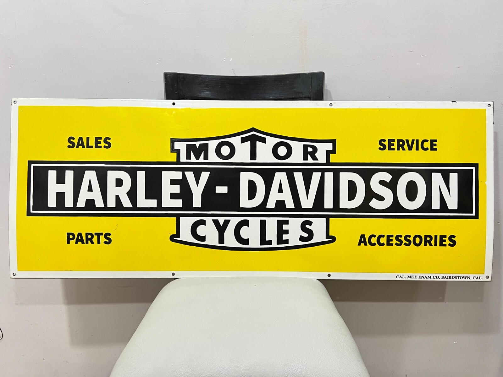 MOTOR HARLEY-DAVIDSON CYCLES 48X18 INCH PORCELAIN ENAMEL SIGN SINGLE SIDE