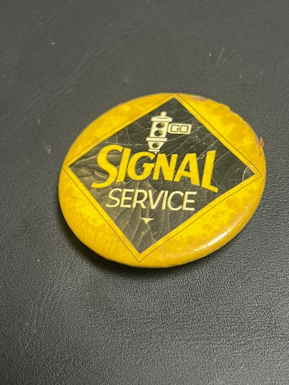 Signal Gas & Oil Vintage Celluloid Service Advertising Pin back Button 1930’s