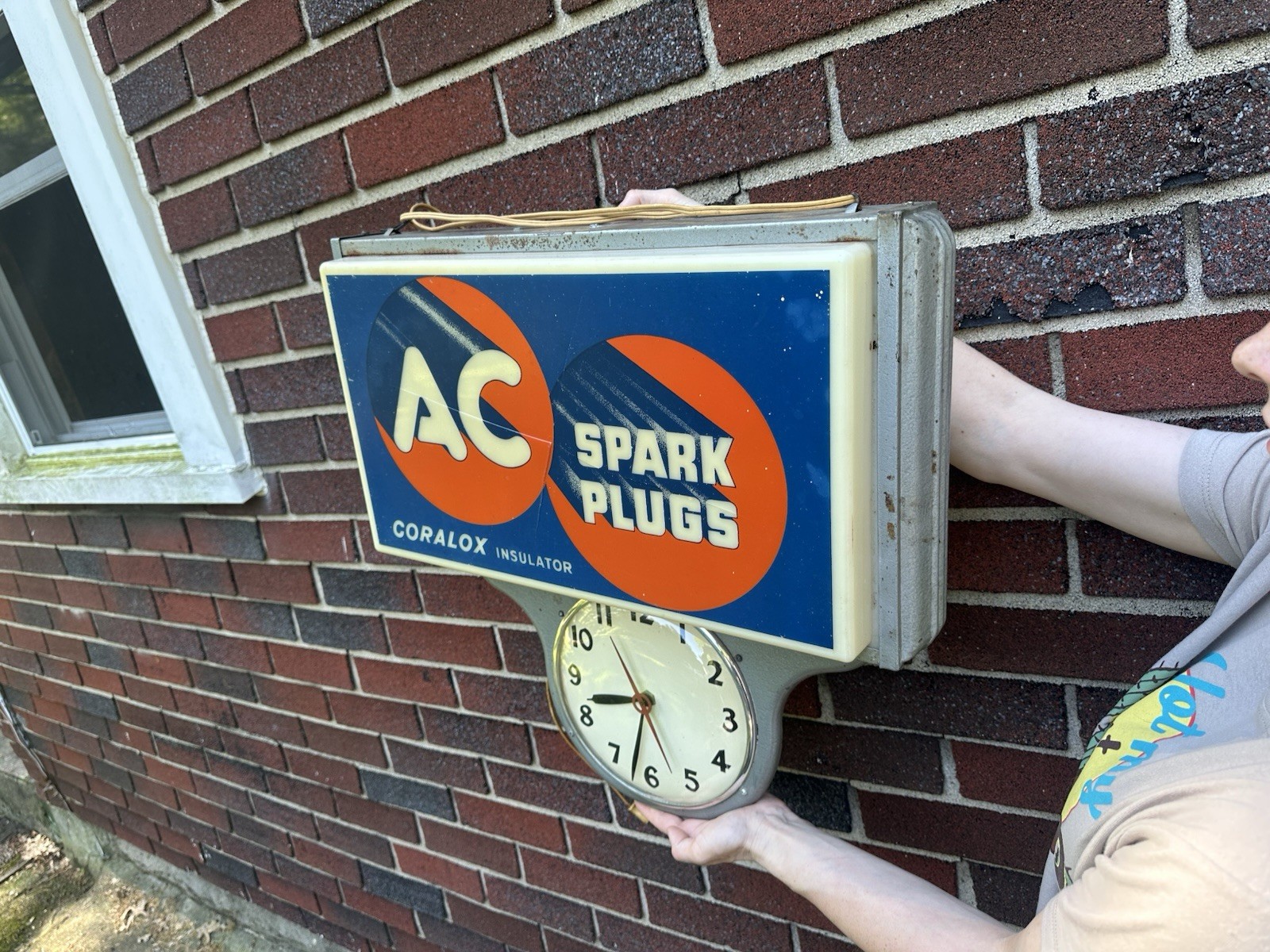RARE 1950S AC SPARK PLUGS SIGN W/ WORKING LIGHT AND CLOCK – AUTOMOTIVE GARAGE