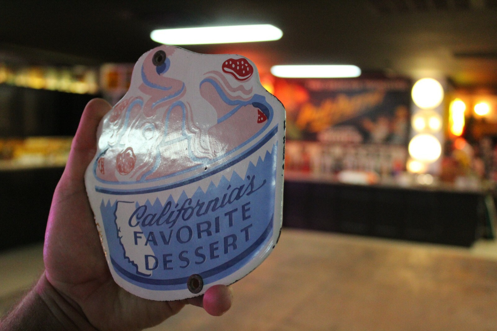 CALIFORNIA FAVORITE DESSERT ICE CREAM PORCELAIN METAL SIGN GAS OIL DAIRY COW IH