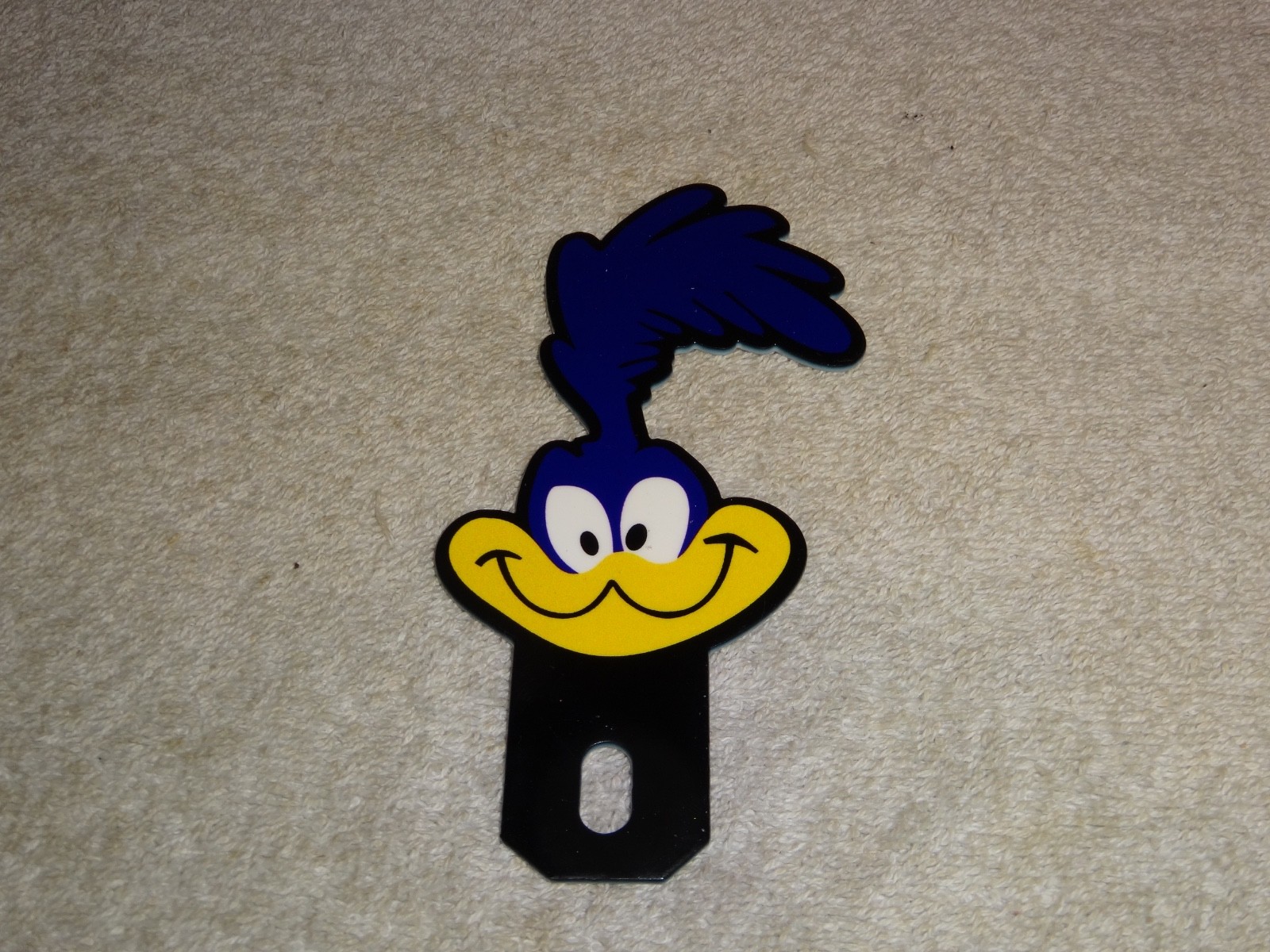 VINTAGE ROADRUNNER LOONEY TUNES 5″ METAL GASOLINE OIL LICENSE PLATE TOPPER SIGN!
