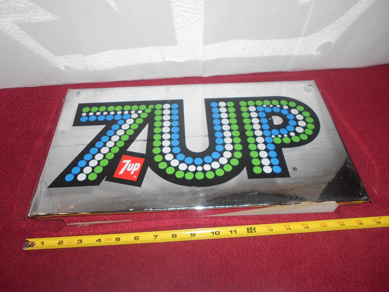 VINTAGE 7 UP SODA POP STORE RACK DISPLAY PANEL ADV. SIGN 1976 DIE CUT METAL -X25