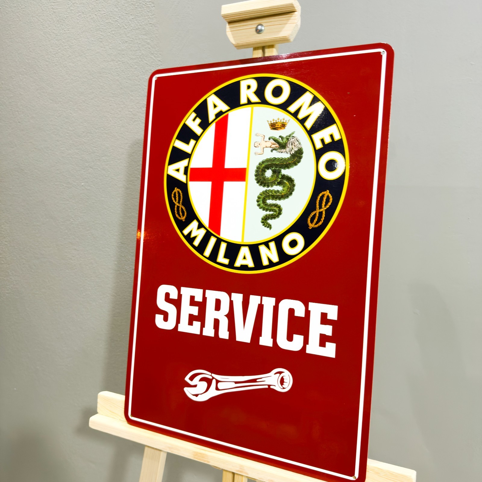Alfa Romeo Milano Service Garage Sign – Metal Sign – 40 × 60 cm (15.7” × 23.6”)
