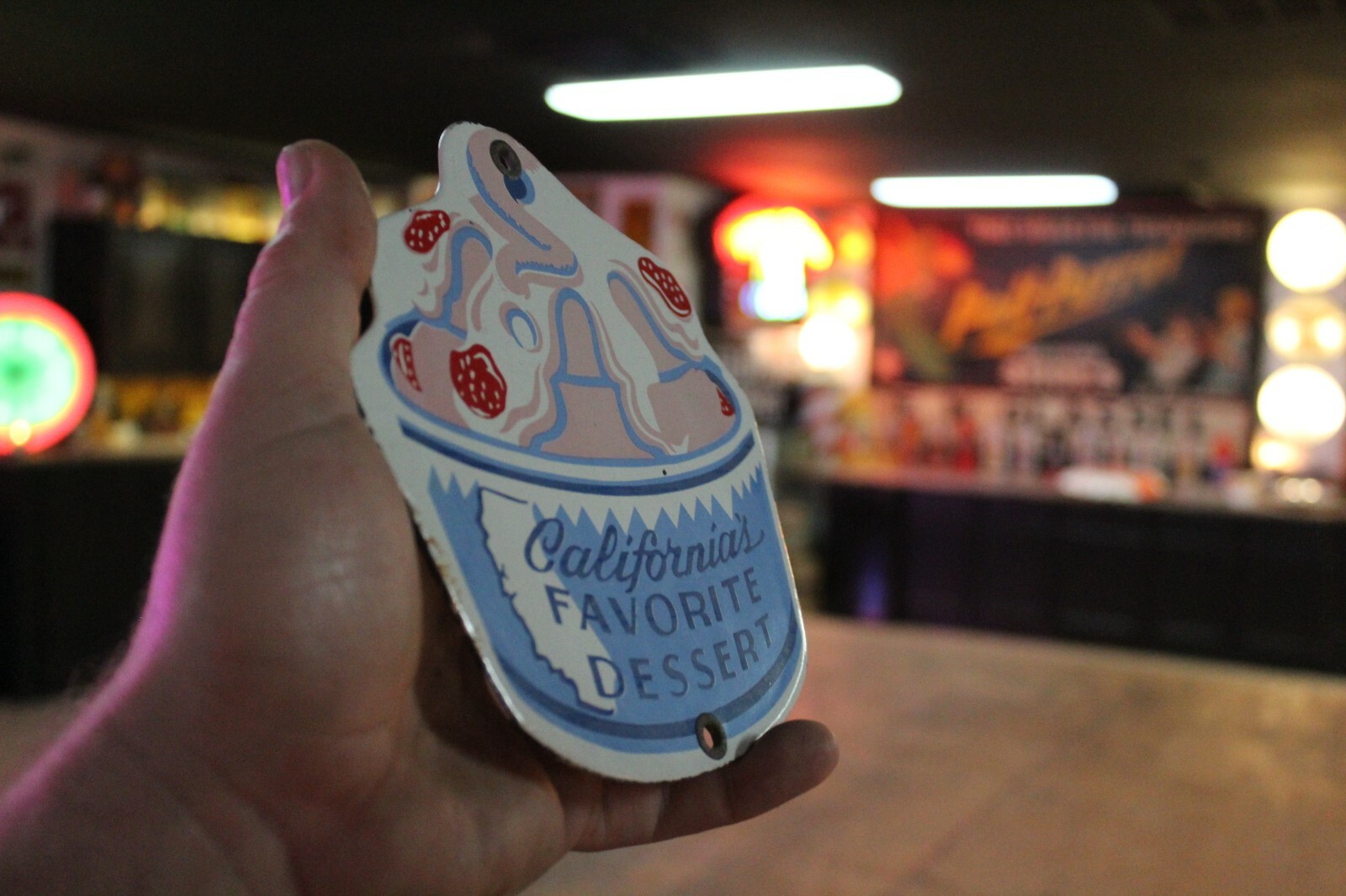 CALIFORNIA FAVORITE DESSERT ICE CREAM PORCELAIN METAL SIGN GAS OIL DAIRY COW IH