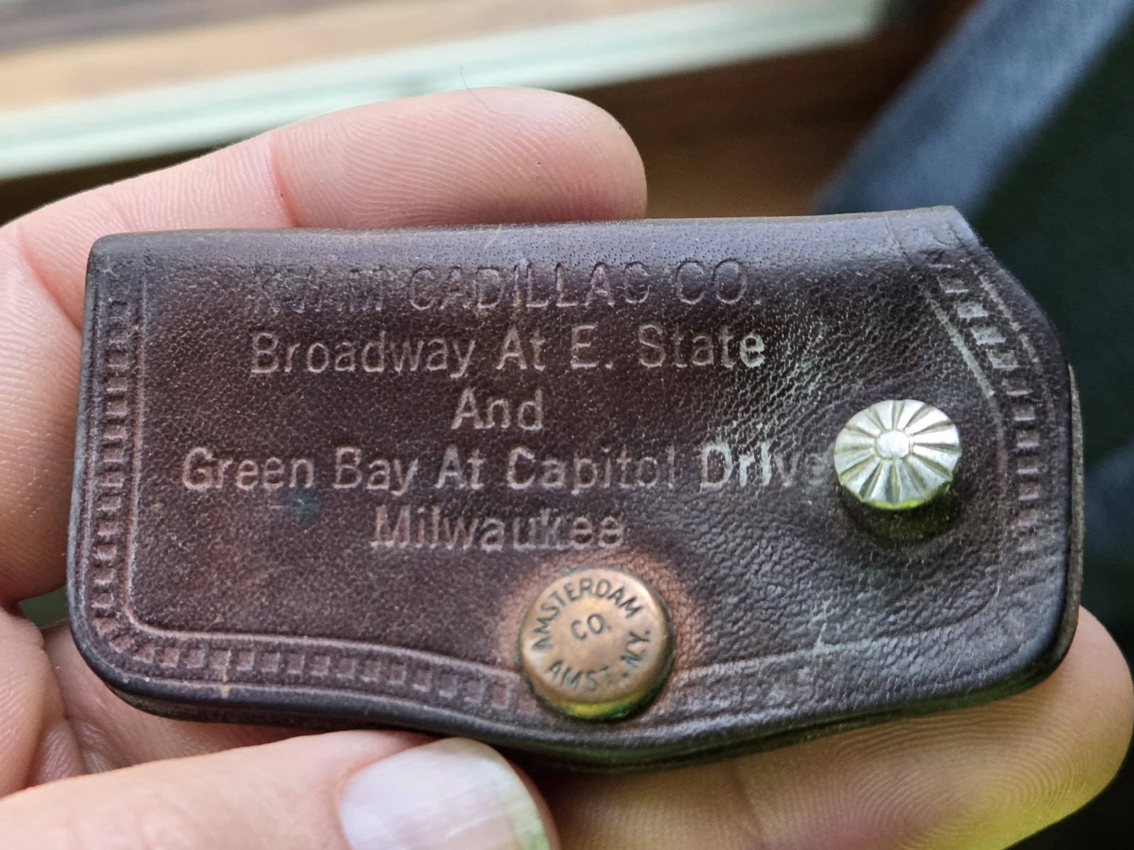 Vintage Kvam Cadillac Co. Leather Key Holder Milwaukee, WI – Large Brass Emblem