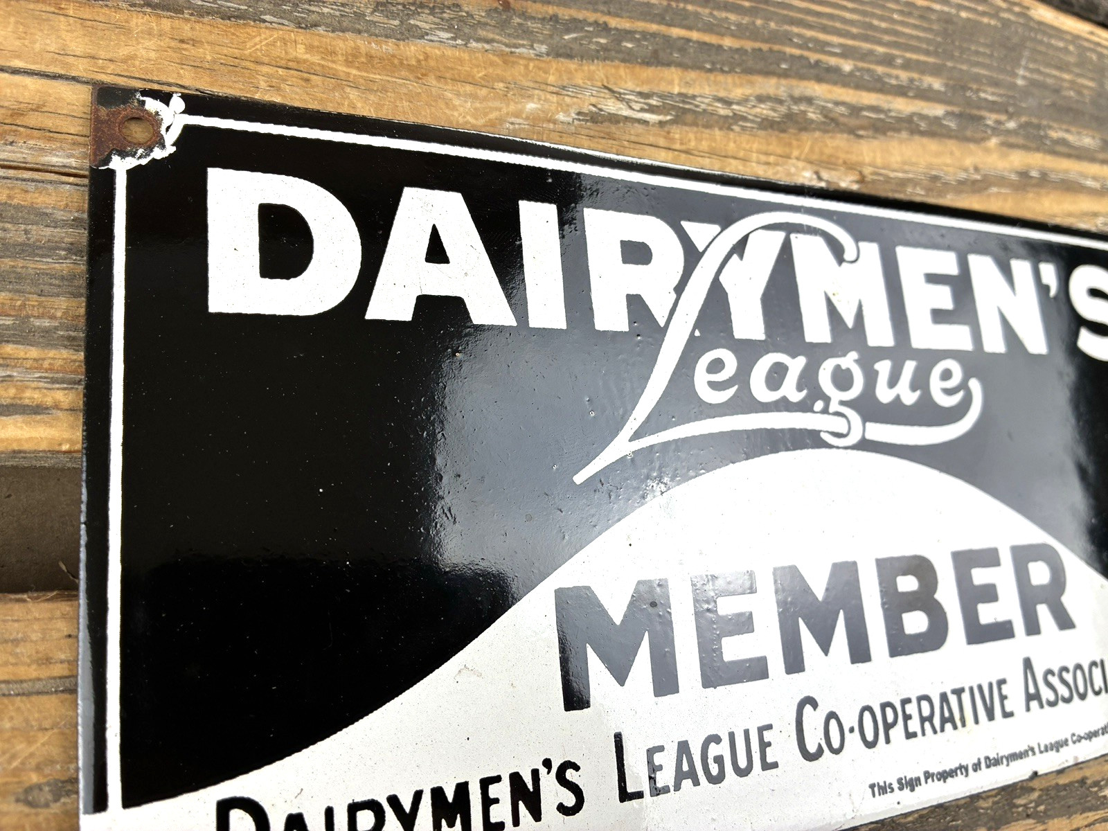 VINTAGE 10×5″ DAIRYMEN’S LEAGUE MEMBER DAIRY GASOLINE OIL GAS PORCELAIN SIGN