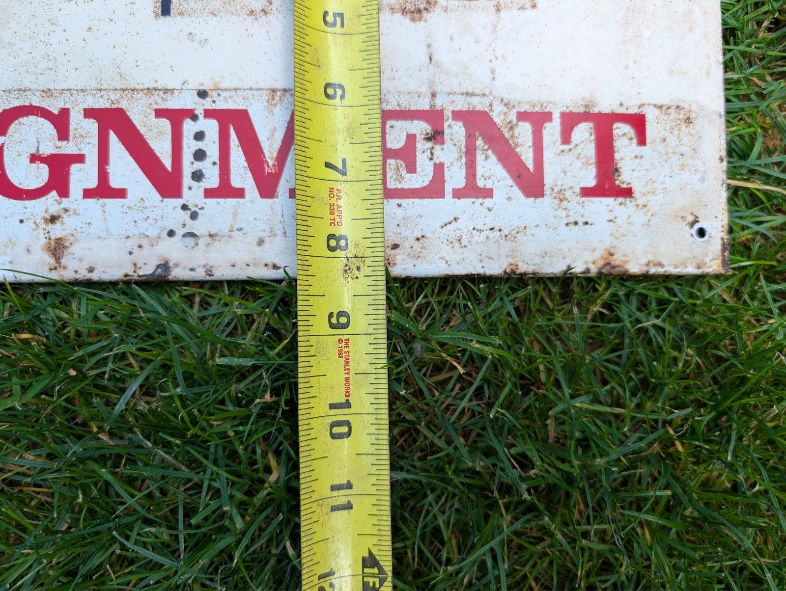 Vintage Alemite Cross Sight Alignment Sign, guaranteed original!