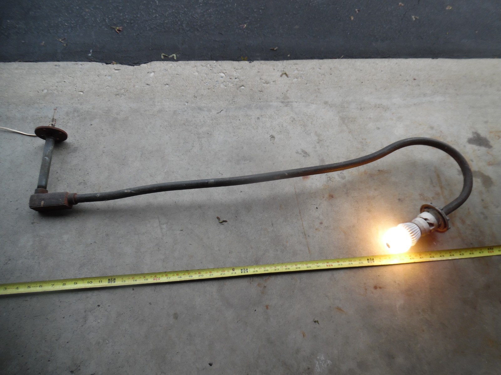 Vtg 44″ Sentinel Wheeler Gooseneck Sign Light Industrial Gas Station Pole