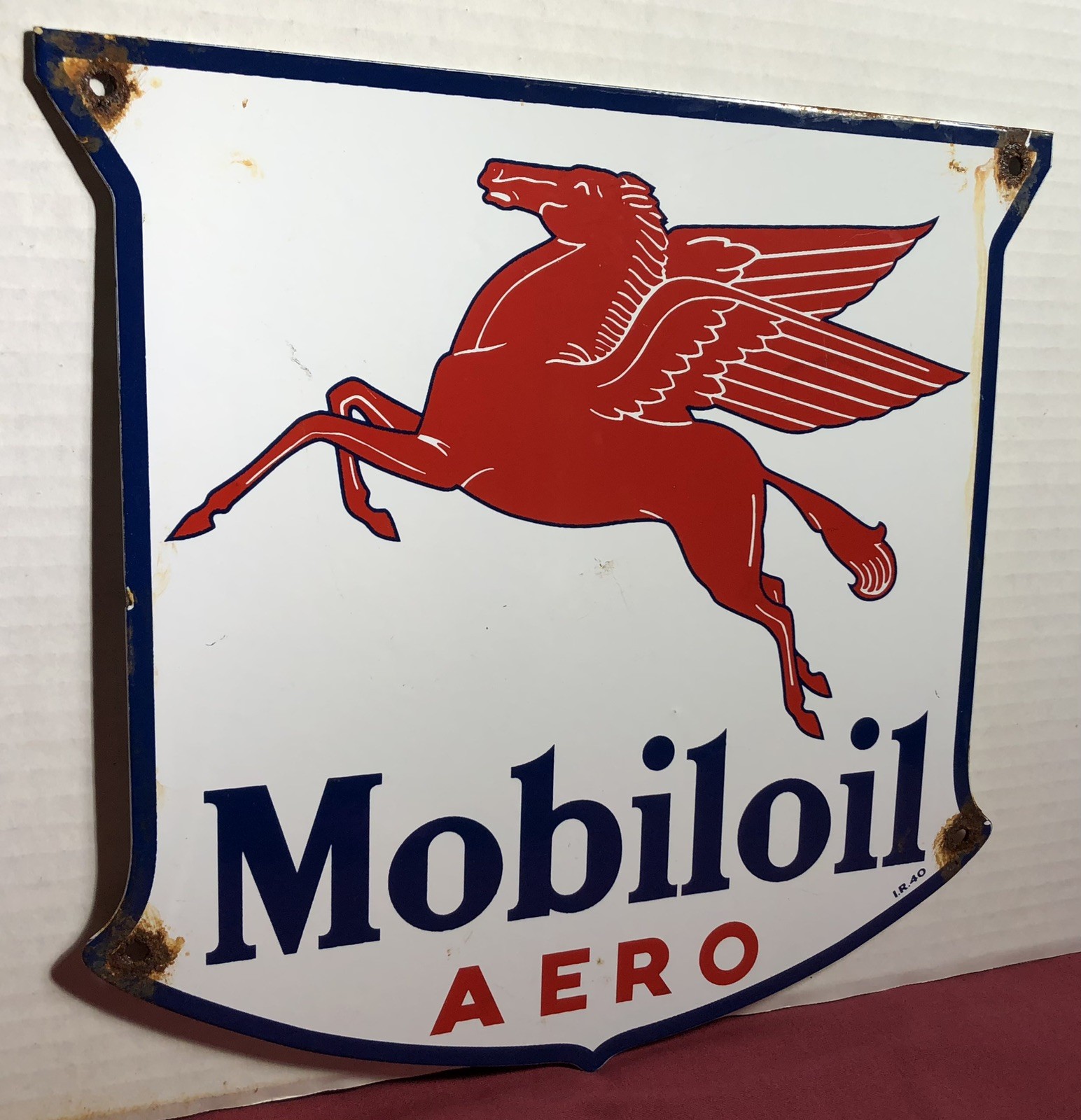 VINTAGE 1940 DATED MOBILOIL AERO 12.5” PORCELAIN GAS GASOLINE PEGASUS SIGN